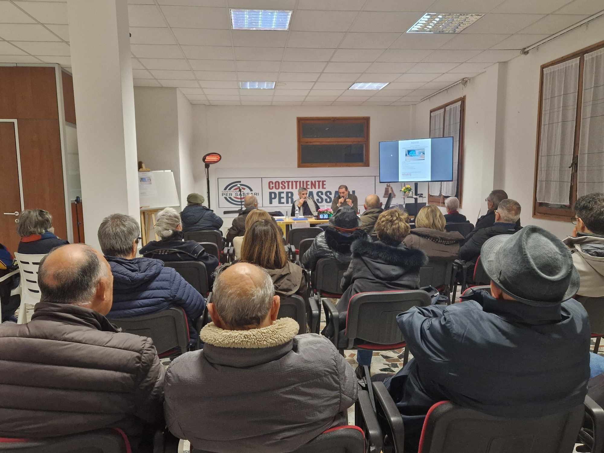 Vista della sala durante l’incontro su intelligenza artificiale organizzato da Associazione Consumatori ACP a Sassari.